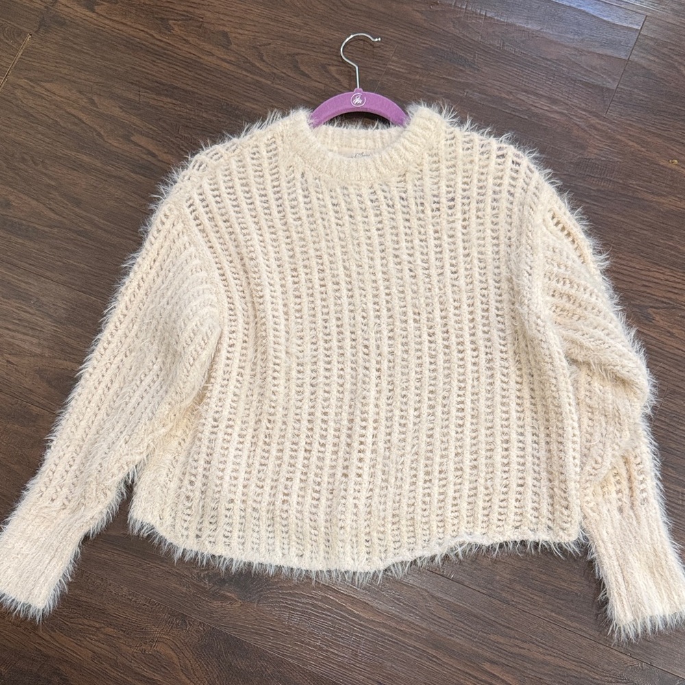 Universal Thread Cream Fuzzy Crew Neck Sweater